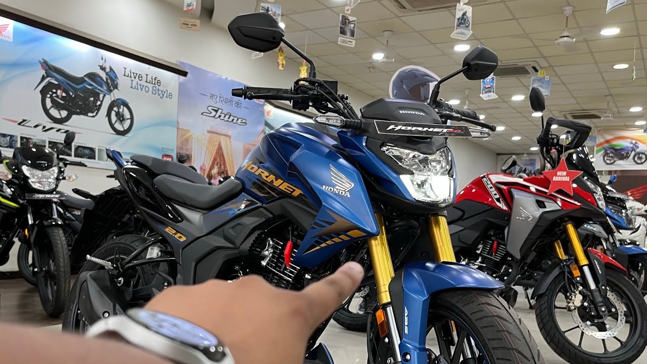 New Honda Hornet 2.0 बाइक अपने स्पोर्टी लुक से खींच रहा है सबका ध्यान जाने इसकी कीमत