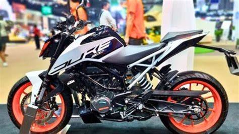 KTM Duke 200 कि इस पार्टी लुक बाइक ने रेस लगाने के लिए किया मजबूर फीचर ने उदय R15 की खिली